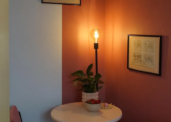 Pretty Little - Cozy In Lägenhet *